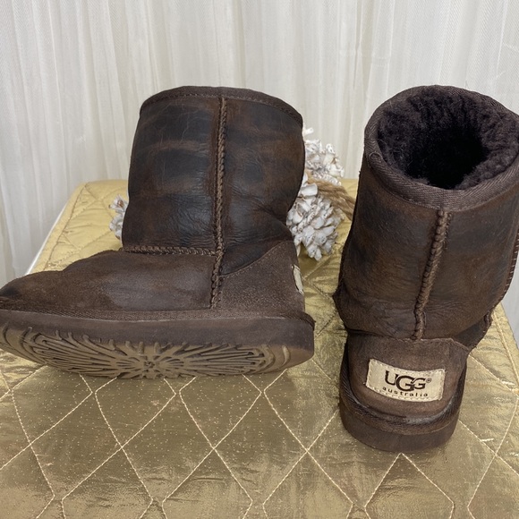 REDUCED! Youth Ugg Australia Classic II boots - Picture 9 of 13